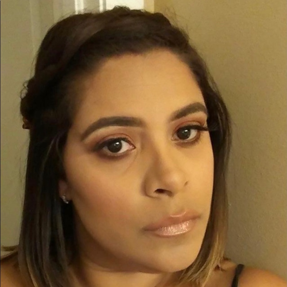 Meet your Posher, Dorcas